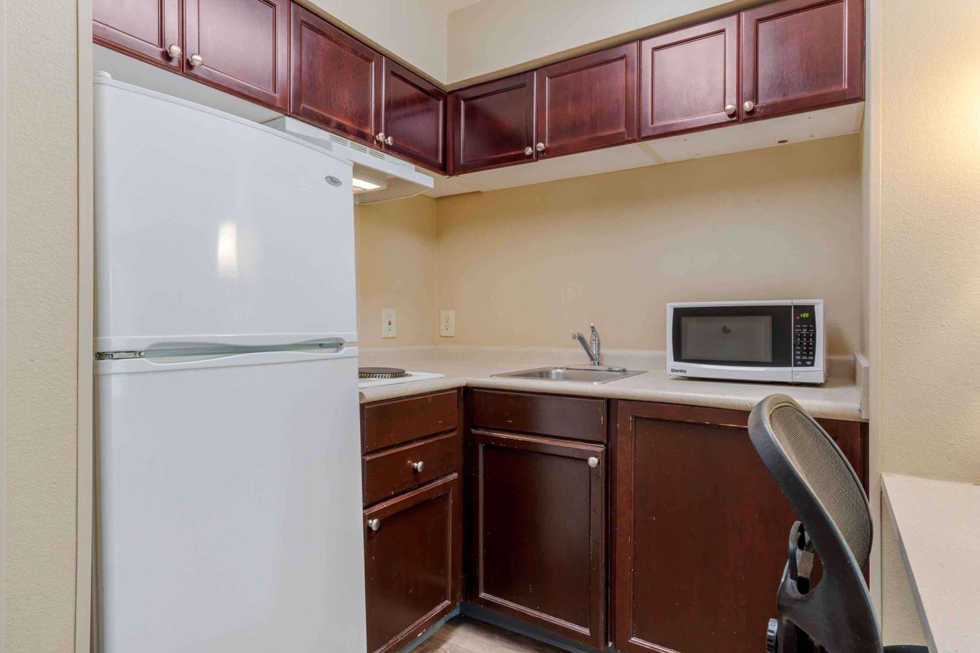 Extended Stay America Select Suites - Orlando - Maitland - Summit Tower Blvd Алтамонте Спрингс Екстериор снимка