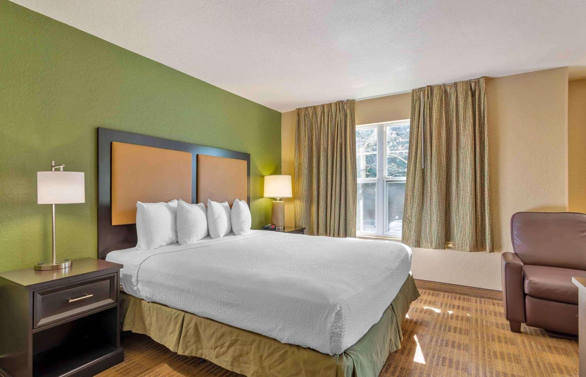 Extended Stay America Select Suites - Orlando - Maitland - Summit Tower Blvd Алтамонте Спрингс Екстериор снимка