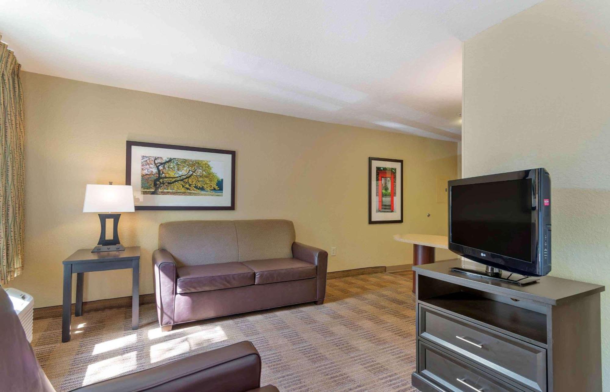 Extended Stay America Select Suites - Orlando - Maitland - Summit Tower Blvd Алтамонте Спрингс Екстериор снимка